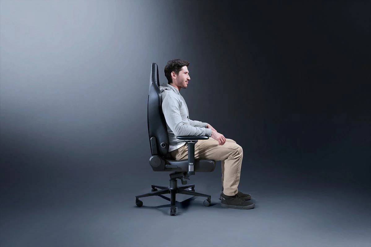 Razer Iskur V2 – Ergonomisk Gaming Stol med Dynamisk Lændestøtte (Sort)